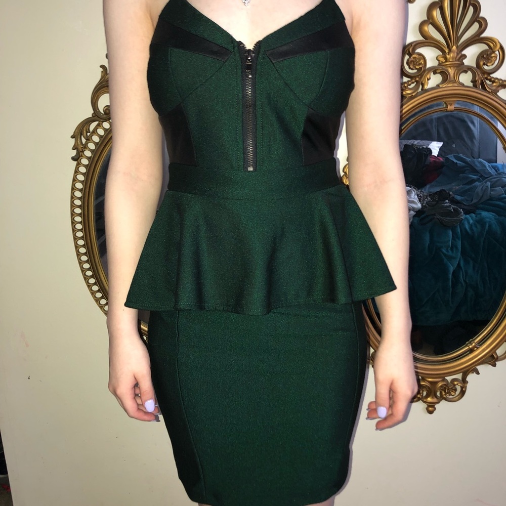 Emerald green Arden B peplum dress Sz XS Euc